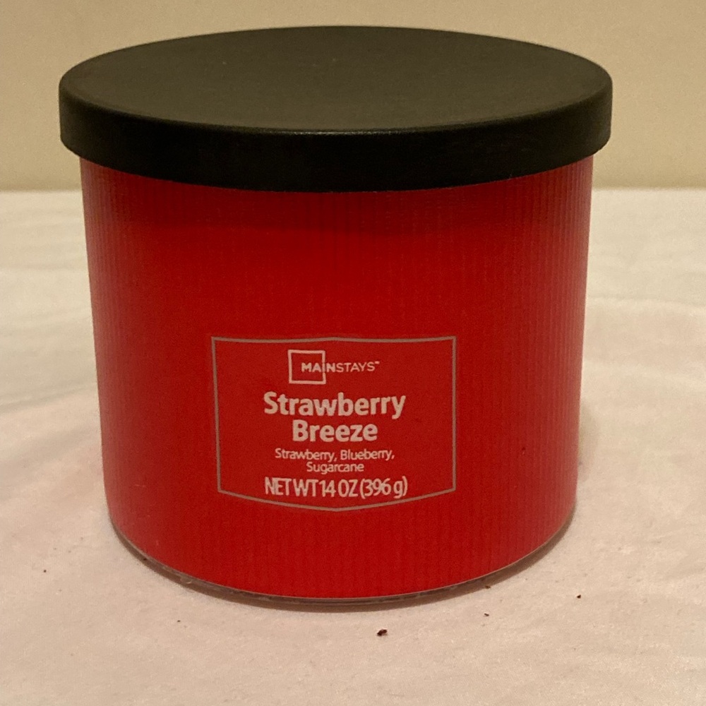 Mainstays Red Strawberry Breeze Jar Candle with Black Lid
